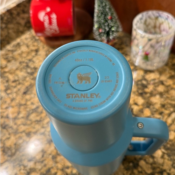 Stanley- Color (Pool Blue) - Picture 3 of 3